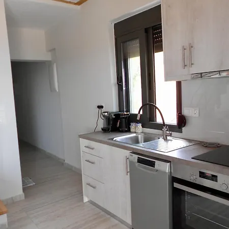 Thea Apartment Nikiana